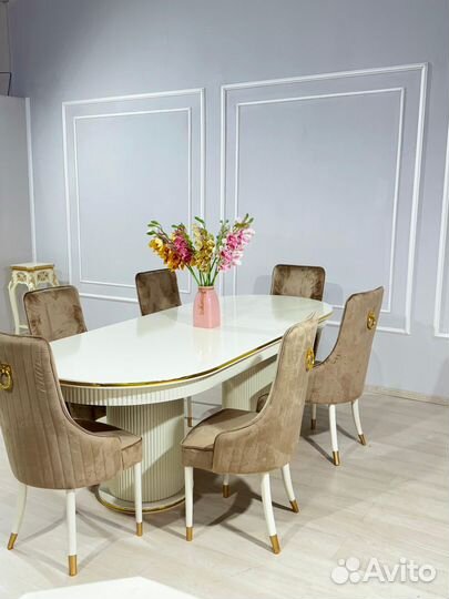 Стол и стулья