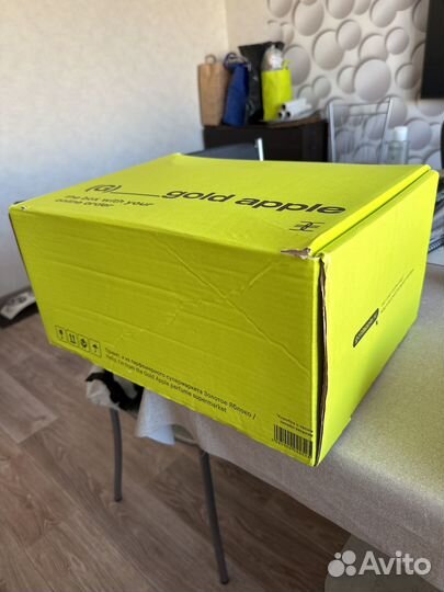 Коробка вещей (книги,гирлянда,подставка)