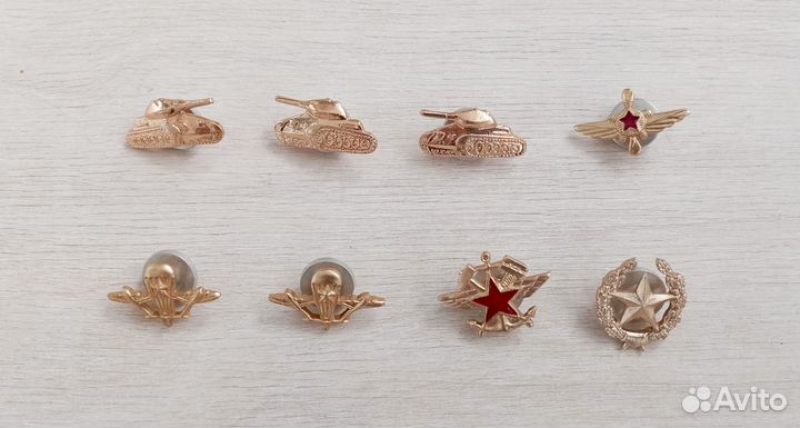 Кокарды, звезды, эмблемы родов войск