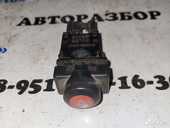 Кнопка аварийной сигнализации Nissan skyline v35