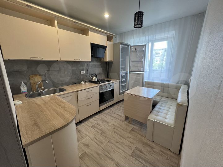 2-к. квартира, 56 м², 4/10 эт.