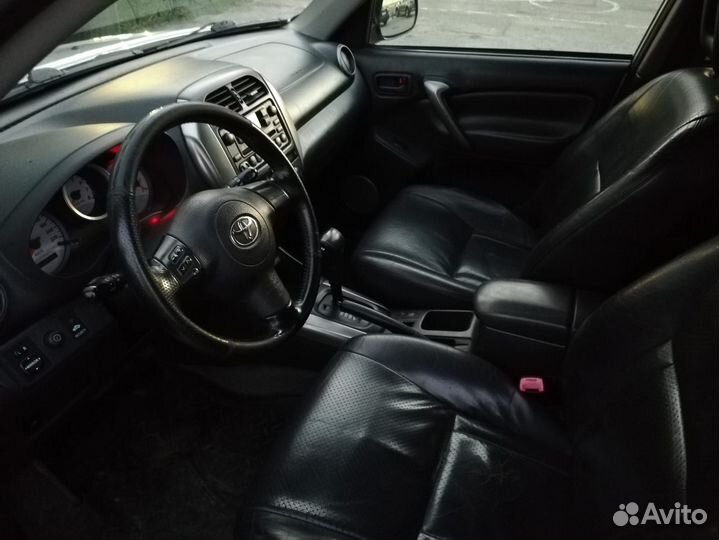 Toyota RAV4 2.0 AT, 2005, 285 000 км