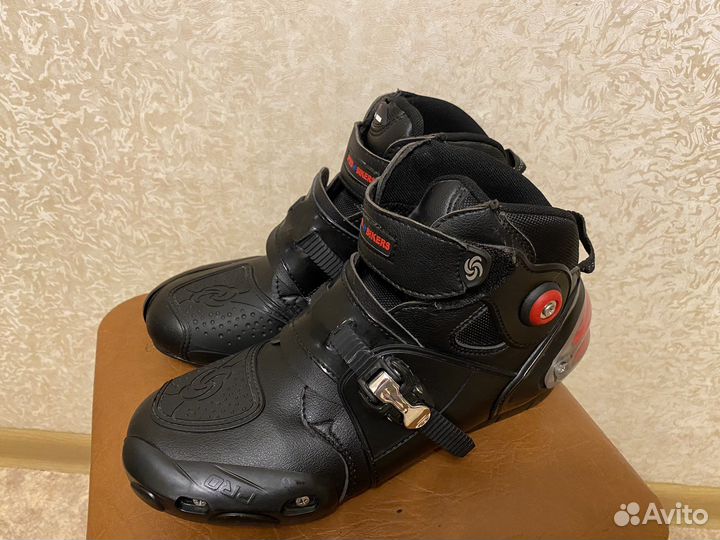 Мотоциклетные ботинки