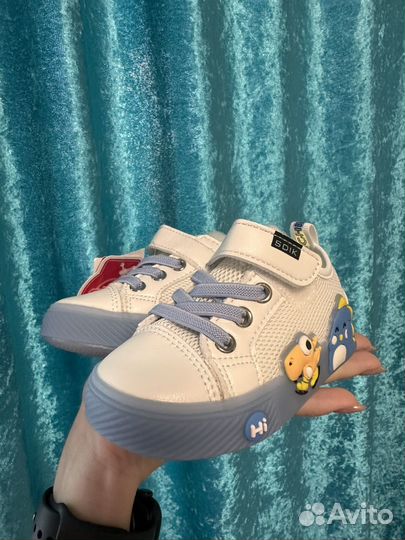 Кроссовки детские новые