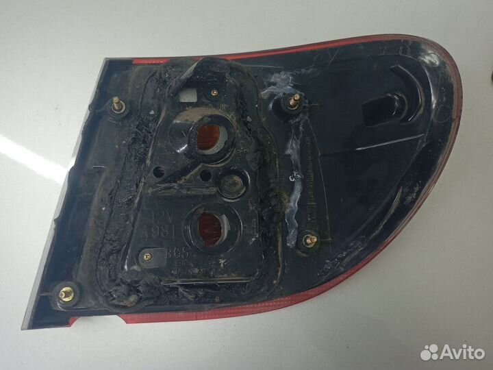 Задний фонарь на nissan Almera