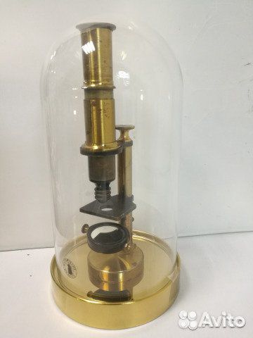 Микроскоп 17см старинный в колпаке стеклянном