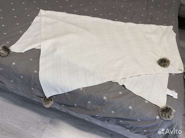 Плед с помпонами (кисточками) новый