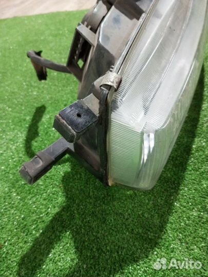 Фара галогеновая правая Honda Accord CC7