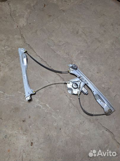 Стеклоподъемник передний правый Renault Clio 3