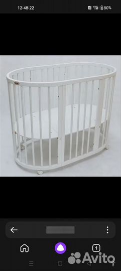 Детская кроватка с маятником