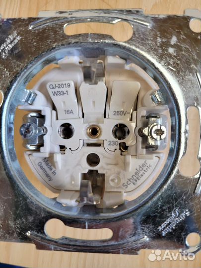 Розетки Merten