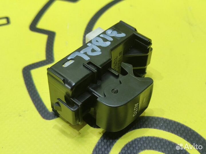 Кнопка стеклоподъемника задняя левая Toyota Camry