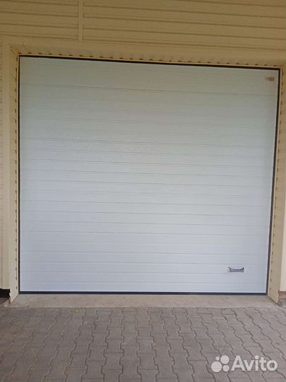 Секционные ворота алютех