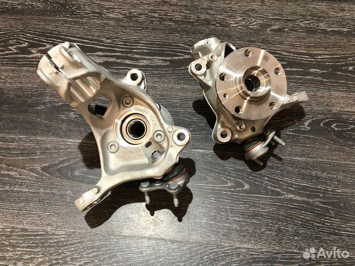 Кулак левый передний алюминиевый MQB