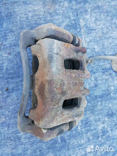 Суппорт тормозной передний левый хендай сантафе 2