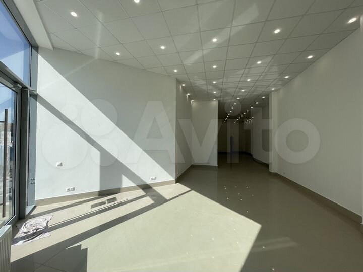 Помещение рядом с универсамом 