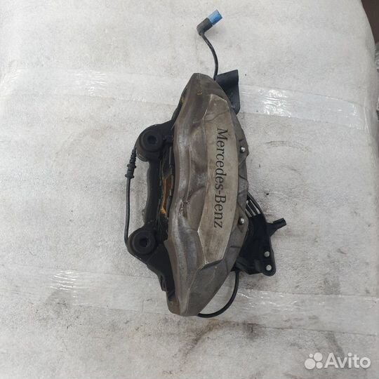 W253 Mercedes Glc W213 суппорт тормозной передний