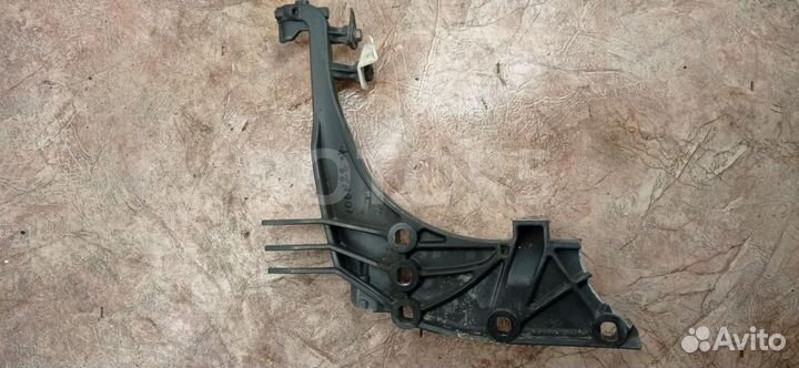 Кронштейн подножки кабины правый DAF XF 106 2018