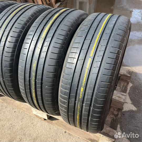Pirelli P Zero PZ4 235/50 R19