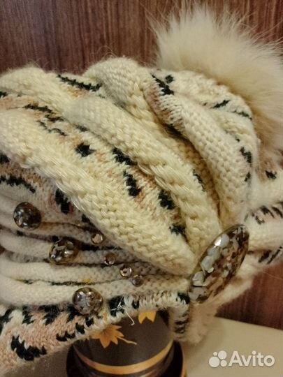 Шапка женская вязаная объемная