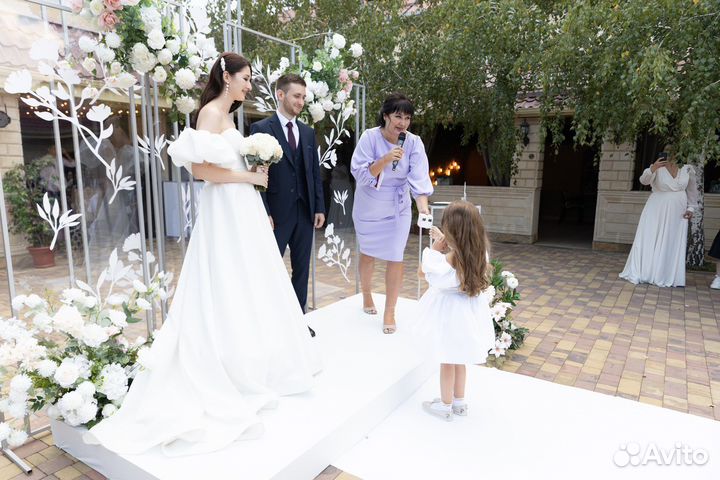 Ведущая Марина