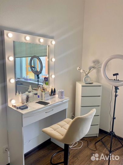 Мастер бровист