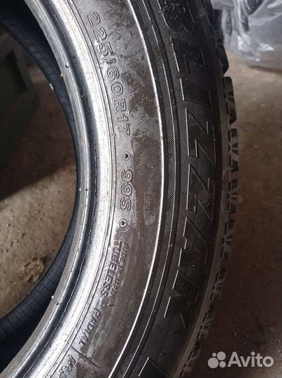 Bridgestone Blizzak Revo GZ 225/60 R17
