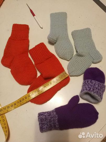 Детские шерстяные носки и варежки