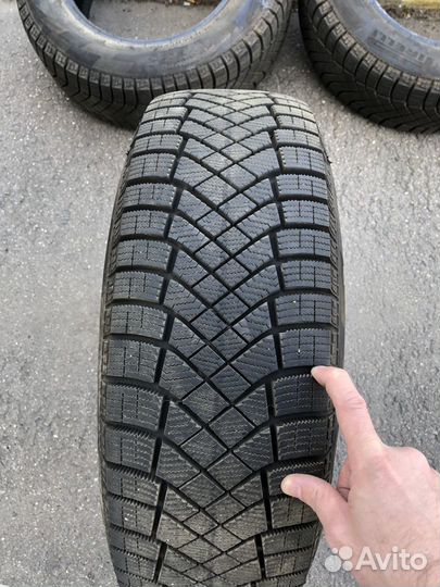 Pirelli Winter Ice Zero 195/65 R15 95T