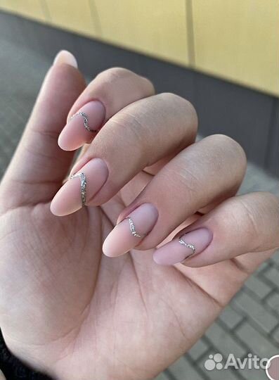 Маникюр и педикюр