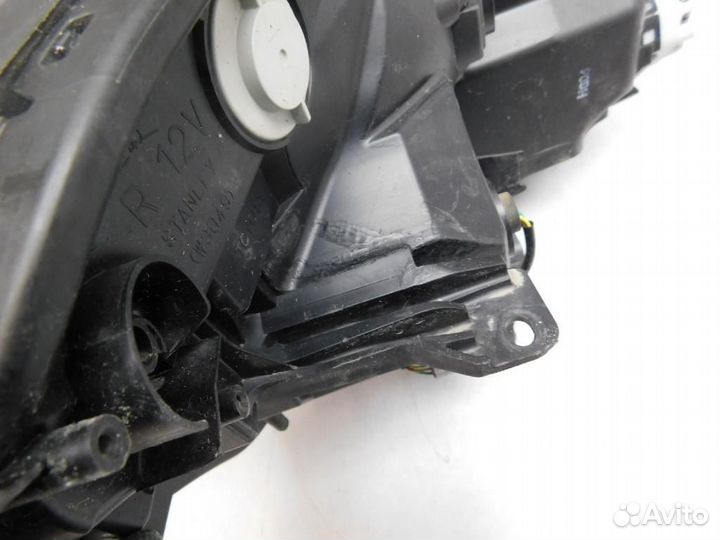 Фара правая Toyota RAV4