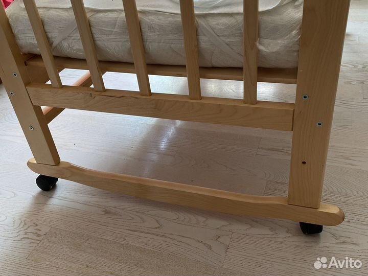 Кровать и матрас для новорожденного