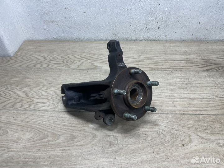Кулак передний левый Mazda 3 bk 06-09 рестайлинг