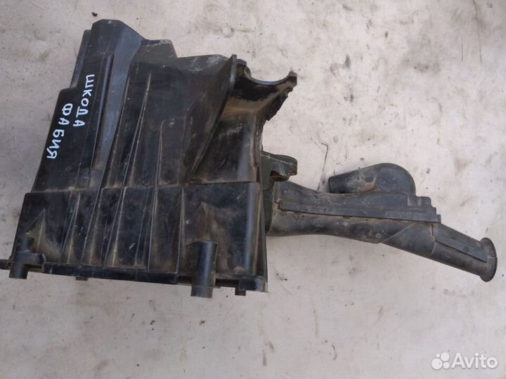 Корпус воздушного фильтра Skoda Fabia 1999-2007