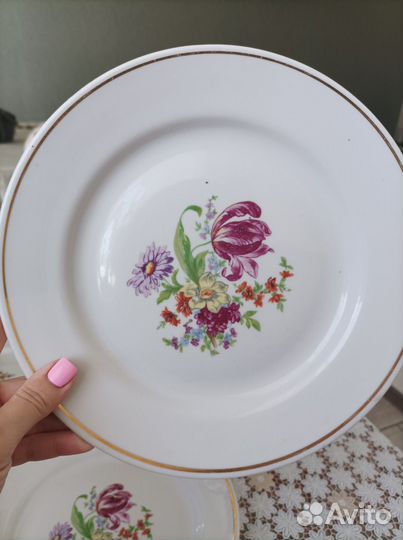 Тарелки с цветочным орнаментом