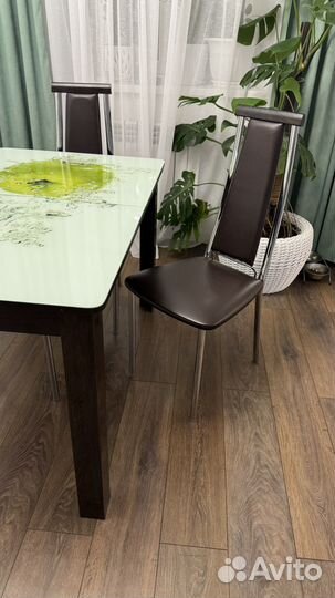 Кухонный стол и стулья