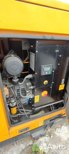 JCB G90QS (64 кВт, 4940 м/ч) Дизельный генератор