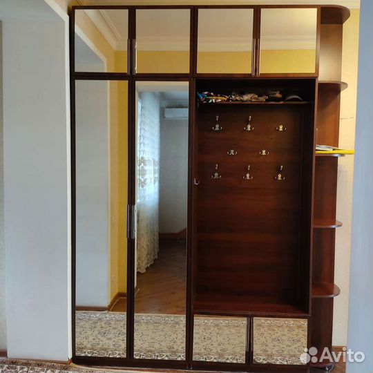 Прихожий шкаф