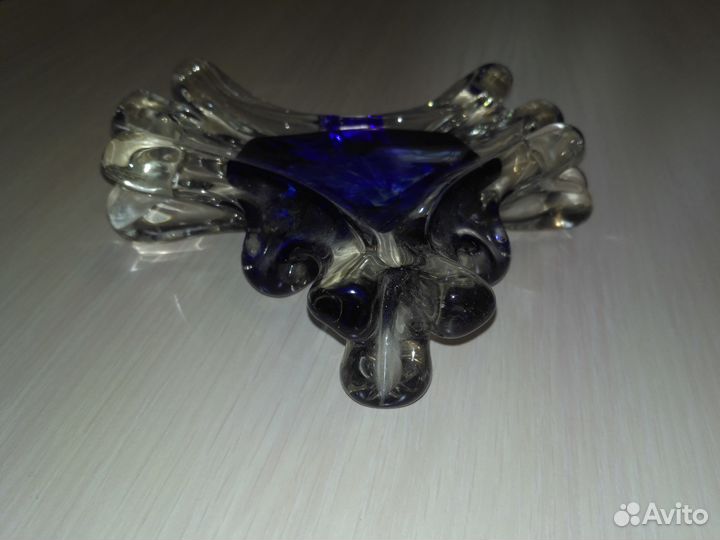 Стеклянная пепельница