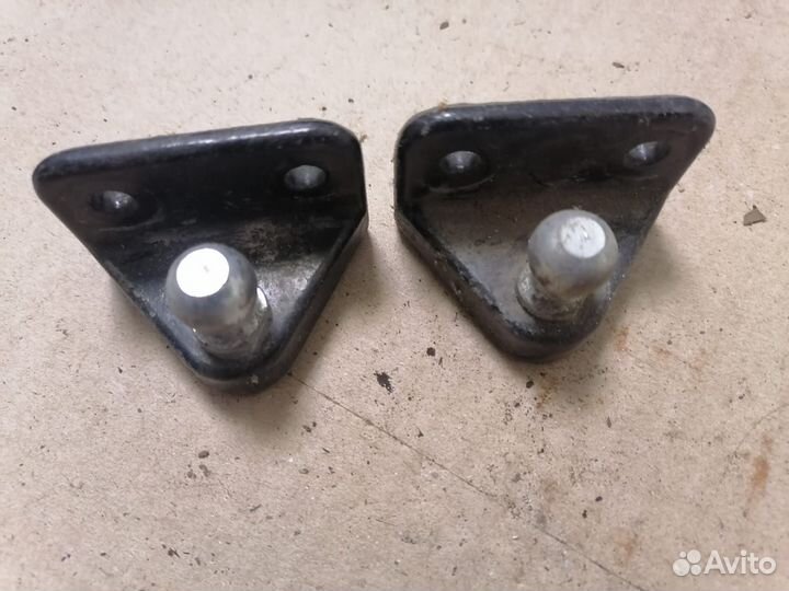 Кронштейн амортизатора капота Mercedes w221