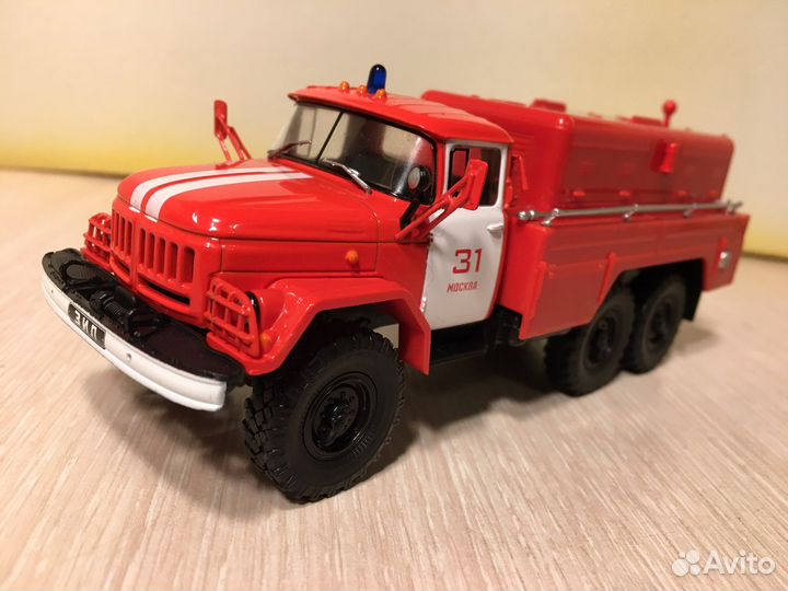 Модель пожарного автомобиля 1:43