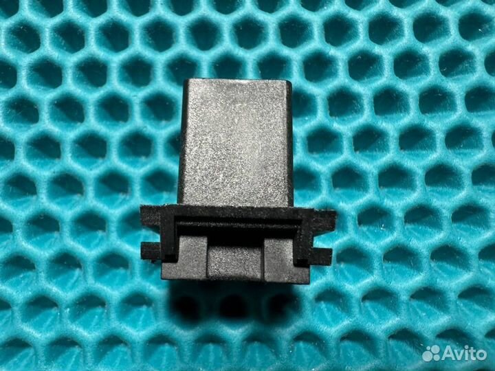 Кнопка крышки багажника peugeot пежо, citroen