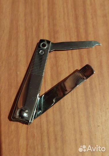 Маникюрные кусачки и пилочка