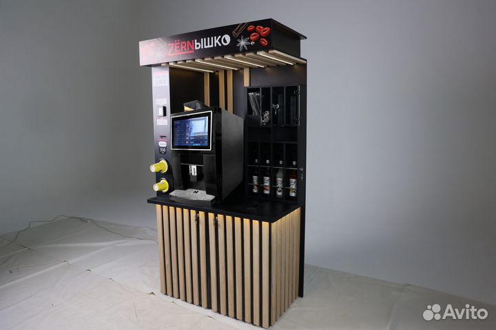 Кофейня самообслуживания с сенсорным экраном