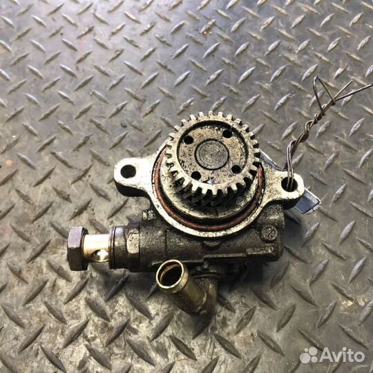 Насос гидроусилителя право на Opel Monterey A