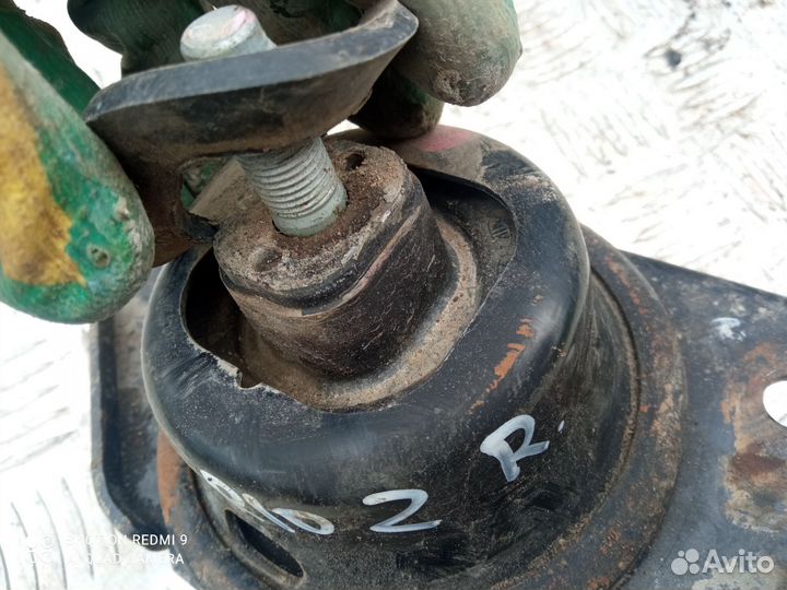 Подушка двигателя правая Kia Rio 2