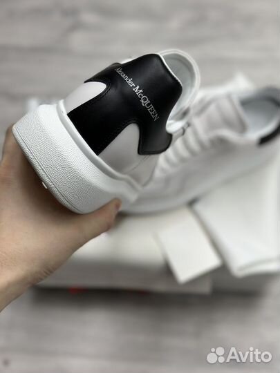 Кеды Alexander Mcqueen мужские белые черным кож