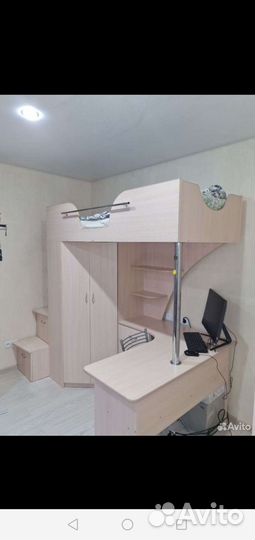 Детский уголок с кроватью и столом