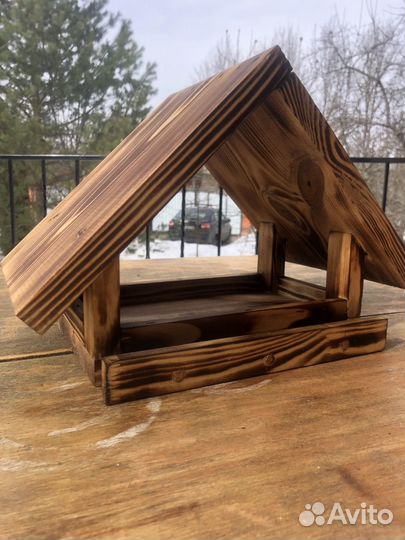 Кормушки для птиц, скворечники