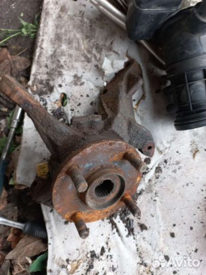 Правый поворотный кулак 323 BA